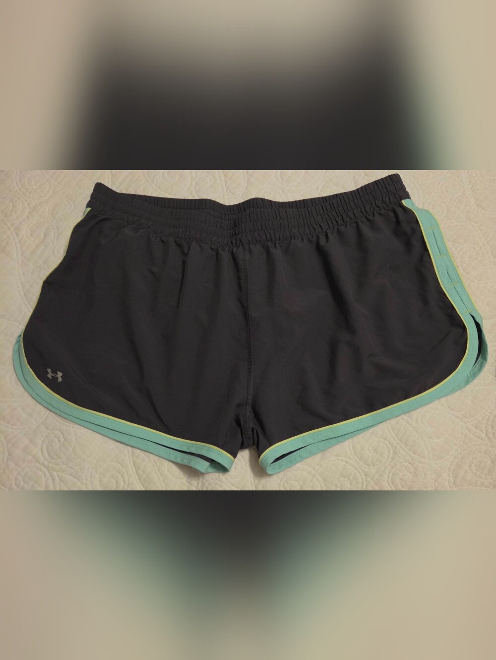 Under Armour Grey Athletic Women’s Fitted Shorts with Mint Trim. Size XL